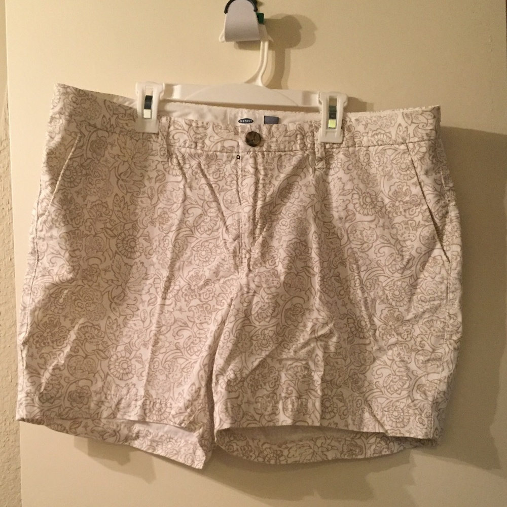 Old Navy White Patterned Shorts